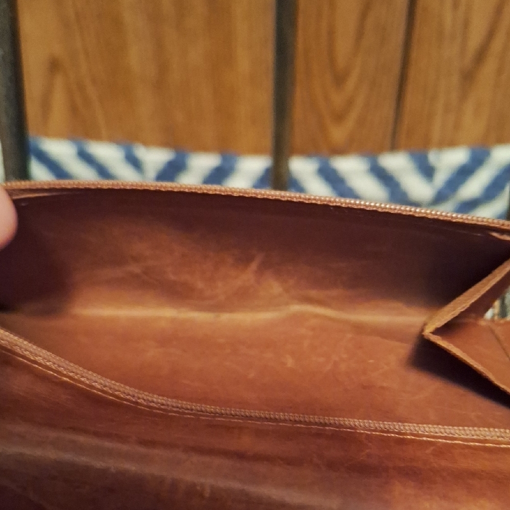 Vintage COACH Leather Wallet with Flap Closure and Smooth Finish - Picture 9 of 11